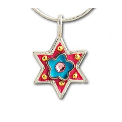 Petit pendentif étoile de David avec fleur... | Colliers par Esther Shahaf