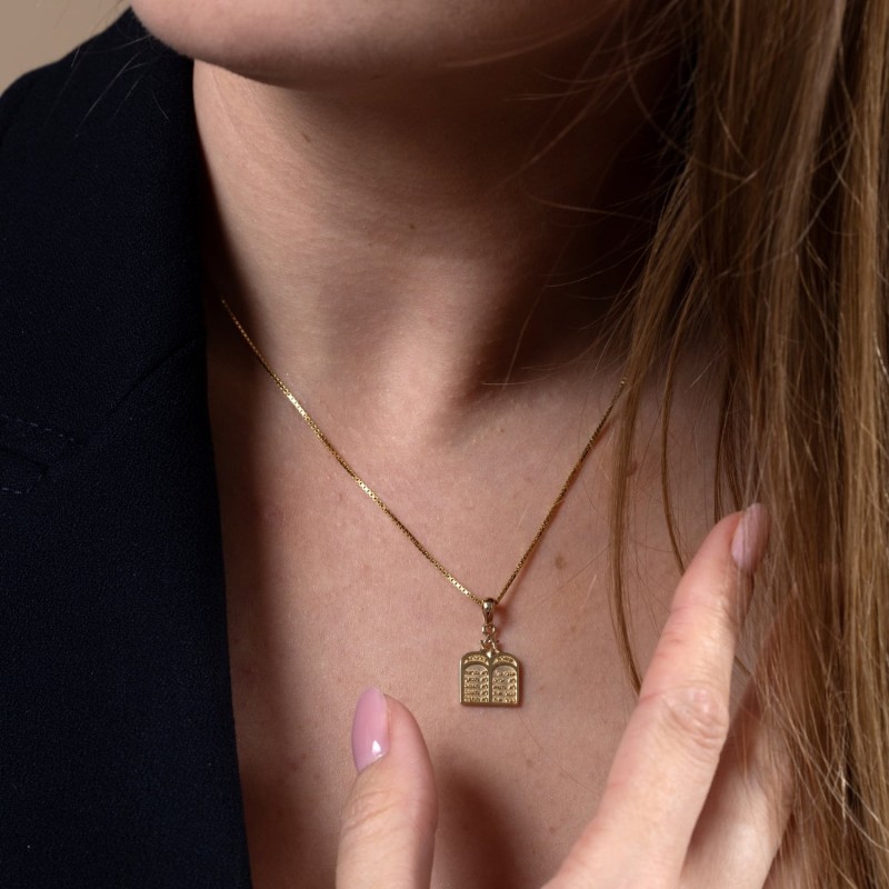 Collier pendentif Dix Commandements en or 14 carats avec étoile de David