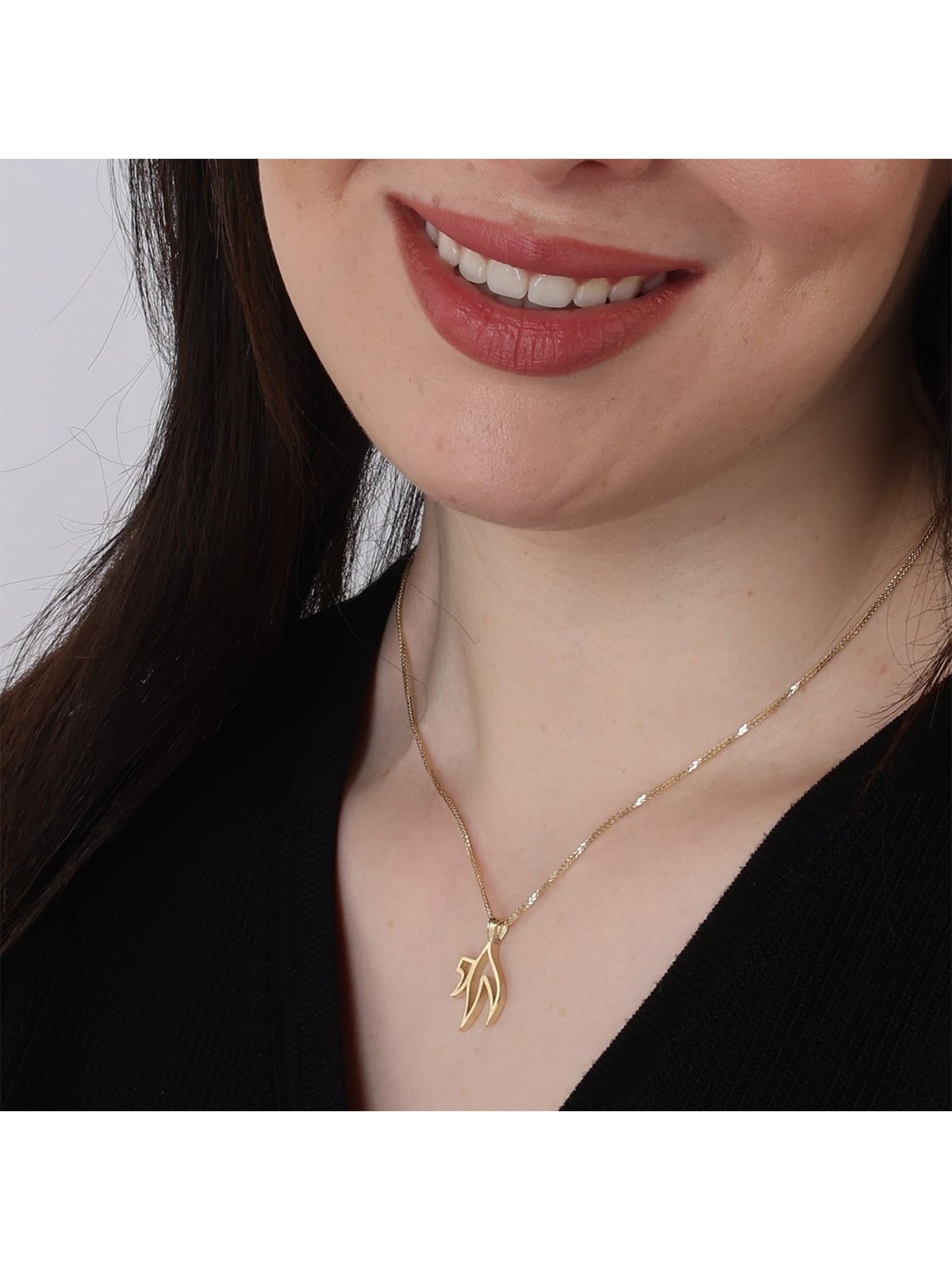 14K Gold Curvy Chai Outline Pendant