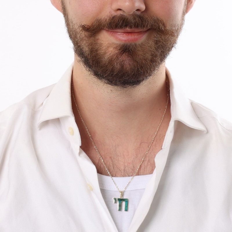Collier pendentif Chai en or 14 carats avec pierre verte d'Eilat