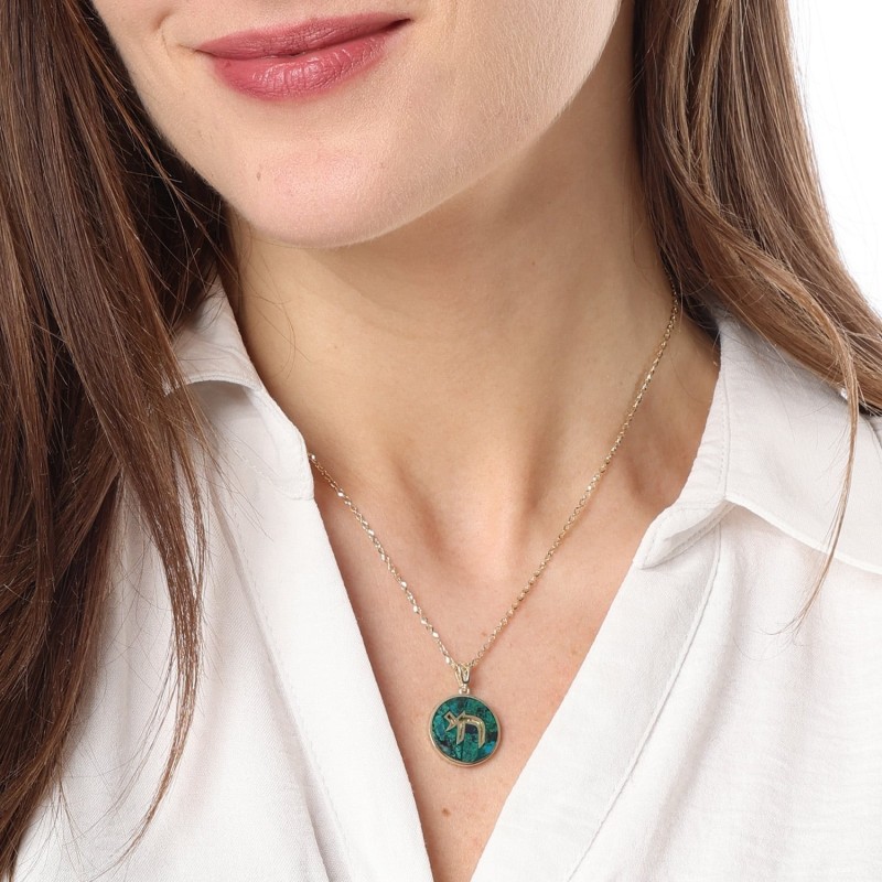 Pendentif Chai circulaire en or 14 carats et pierre d'Eilat