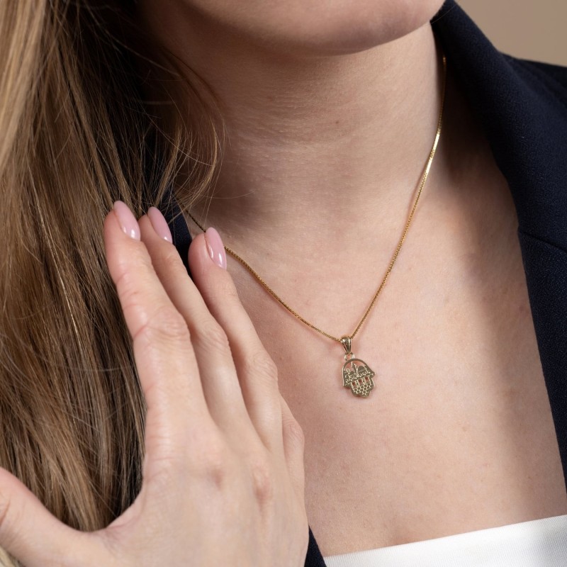 Collier avec pendentif Hamsa en or 14 carats pour femme avec vue sur Jérusalem