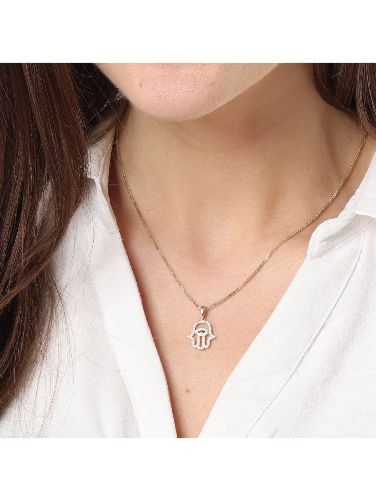 Pendentif contour Hamsa clouté de diamants en or 14 carats pour femmes avec saphir