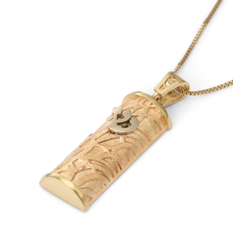 Pendentif Mezuzah en or 14 carats avec lignes fluides élégantes et tibia