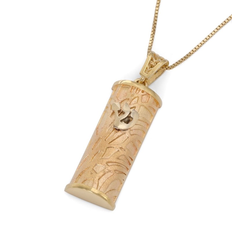 Pendentif Mezuzah en or 14 carats avec lignes fluides élégantes et tibia