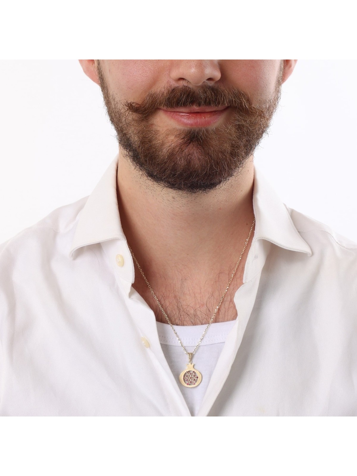Collier pendentif grenade en or 14 carats avec étoile de David et accent rubis