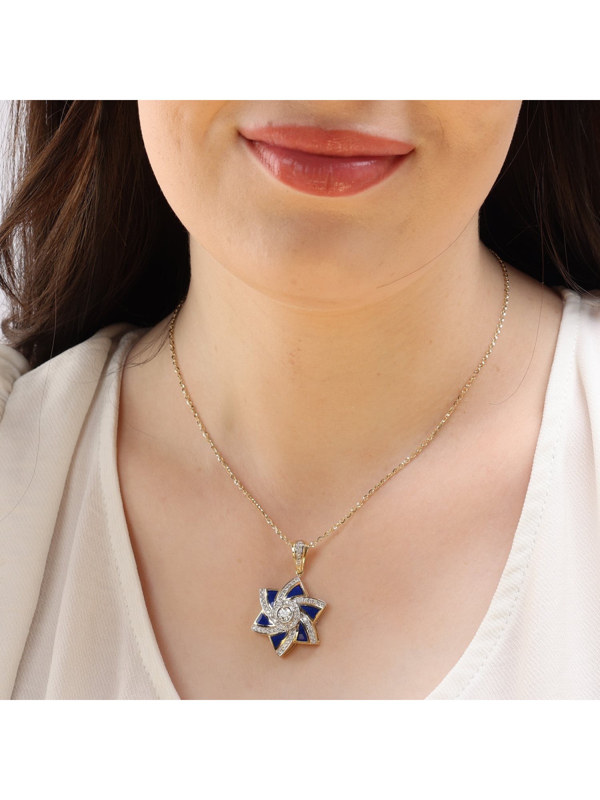 Pendentif étoile de David moderne en or 14 carats et émail bleu avec 71 diamants