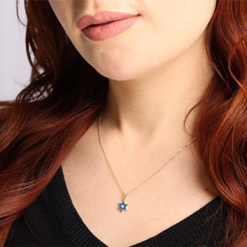 Collier minimaliste avec pendentif étoile de David en or 14 carats et diamant avec E bleu