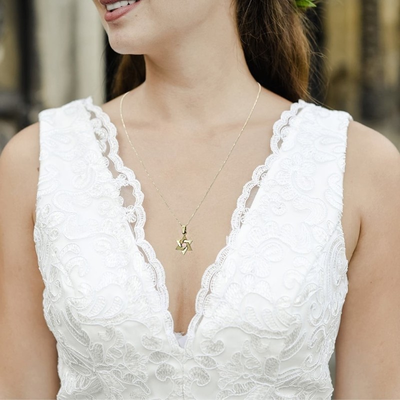 Collier à pendentif étoile de David entrelacée en or jaune 14 carats