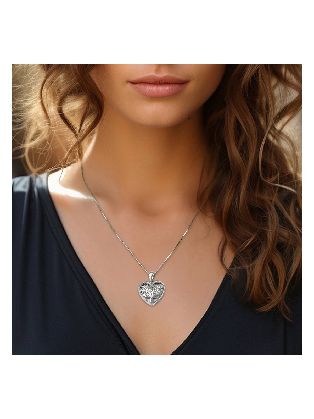 Pendentif cœur arbre de vie feuillu en or blanc 14 carats avec diamants