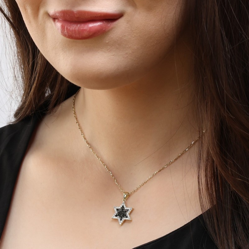 Pendentif étoile de David en or 14 carats avec grand diamant blanc et noir