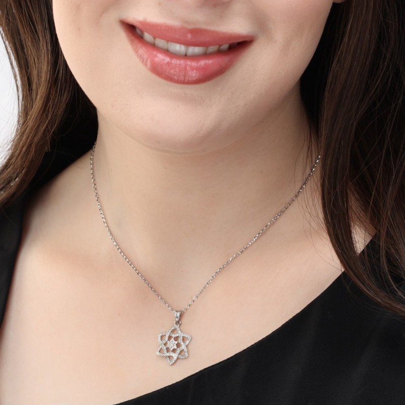 Pendentif étoile de David stylisée pour femme en or 14 carats avec diamants et centimes