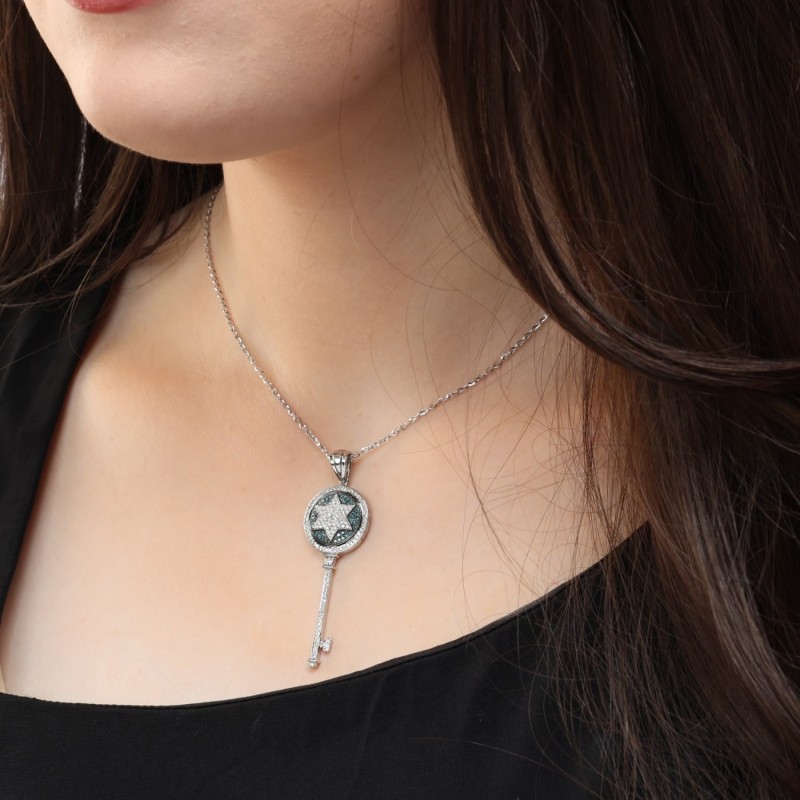 Pendentif clé étoile de David en or 14 carats avec diamants