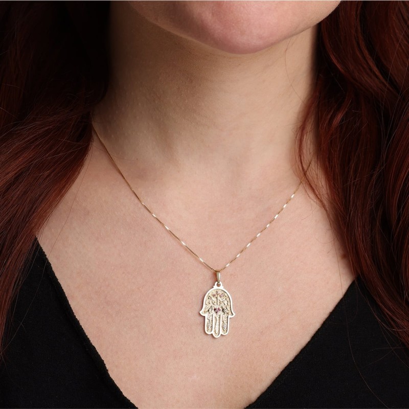 Collier pendentif Hamsa en or jaune 14 carats avec pierres rubis