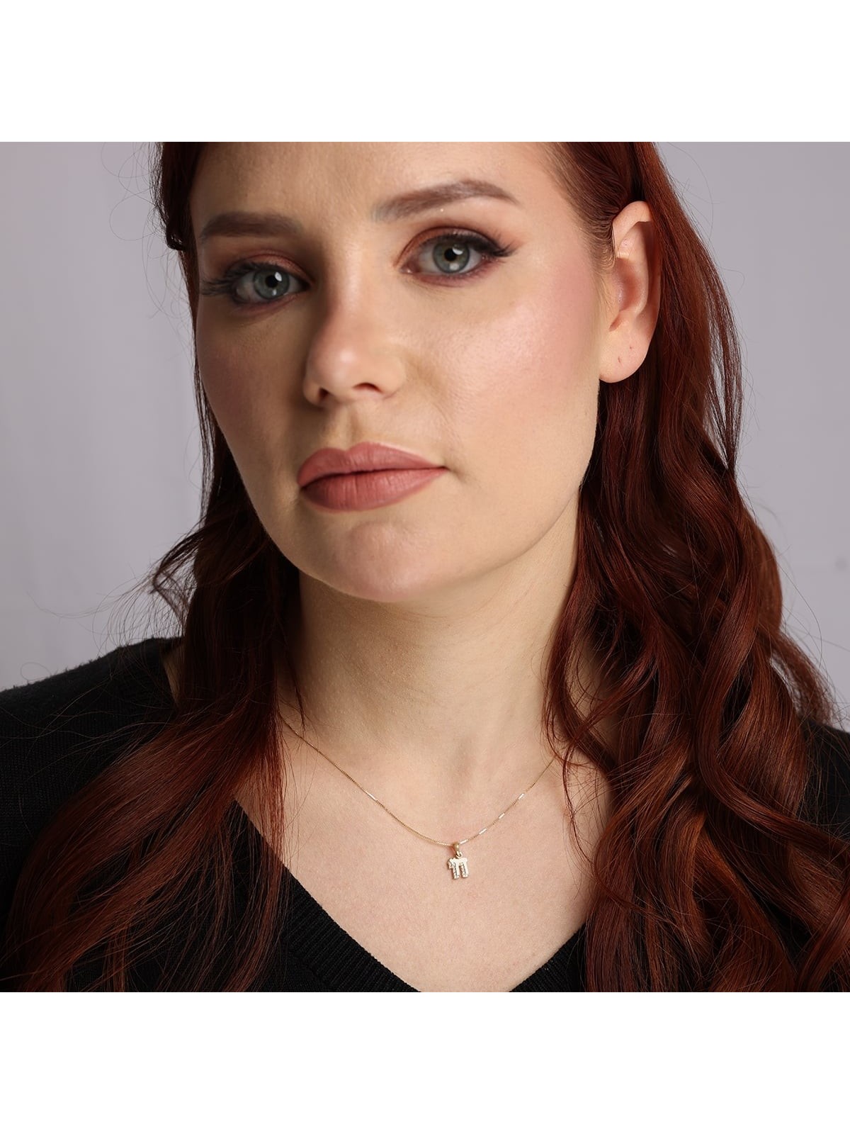 Petit collier pendentif Chai en or 14 carats avec diamant « Shadow »