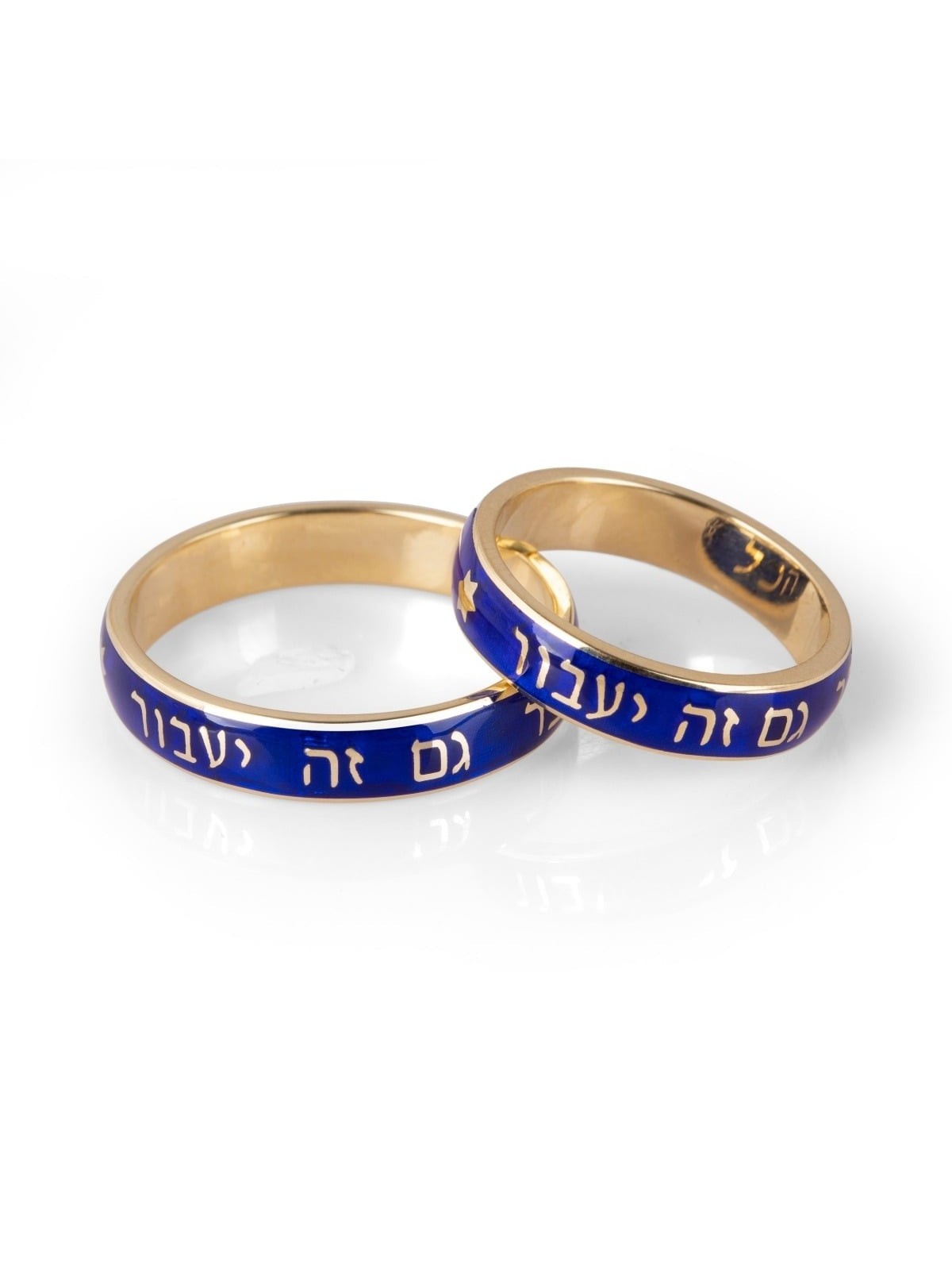Bague « This Too Shall Pass » en or jaune 14 carats et émail bleu (hébreu) ​​-