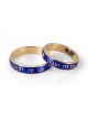 Bague « This Too Shall Pass » en or jaune 14 carats et émail bleu (hébreu) ​​-
