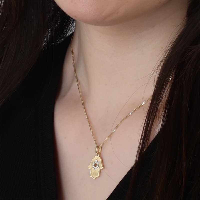 Collier pendentif Hamsa en or jaune 14 carats avec étoile de Davi en diamant blanc