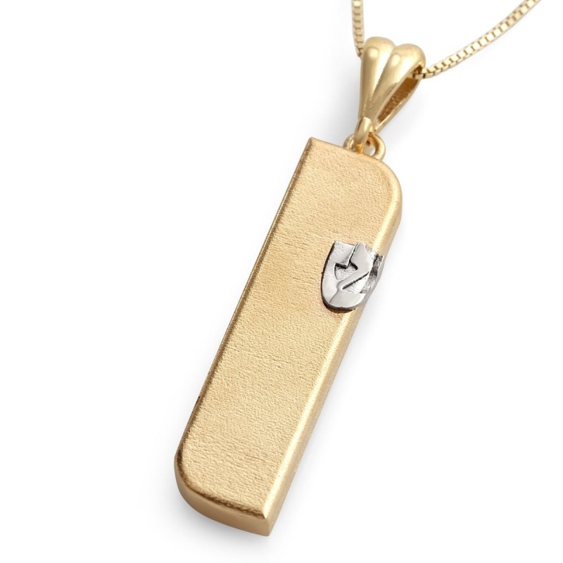 Collier pendentif Mezouza en or jaune 14 carats avec le hébreu en or blanc 14 carats