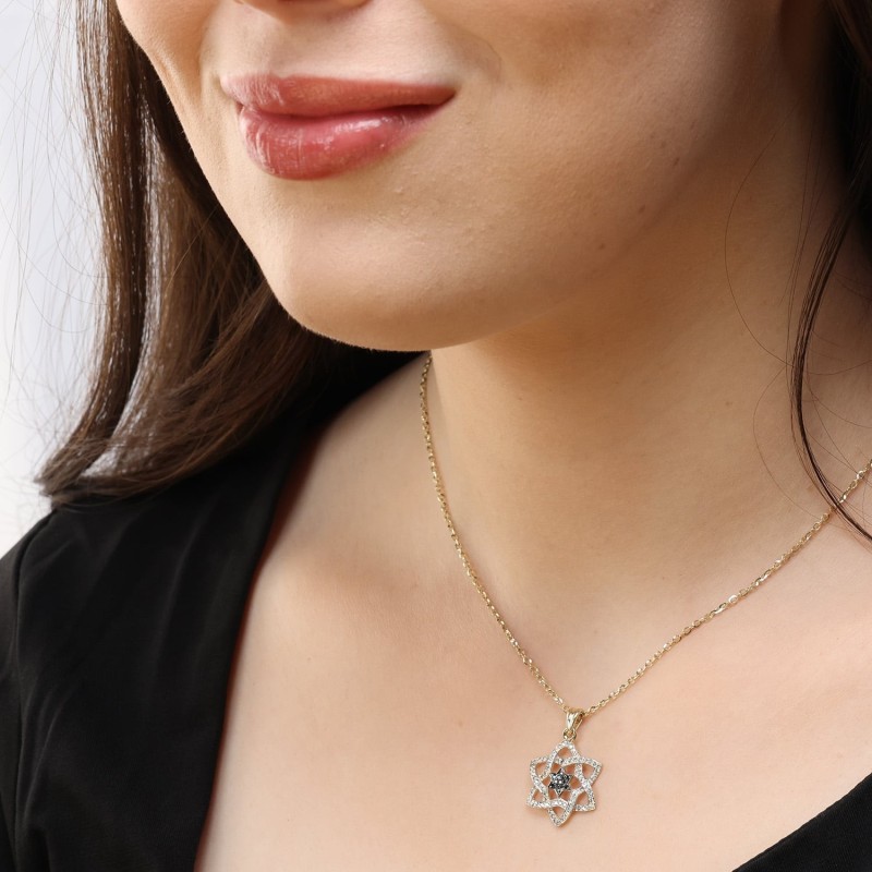 Pendentif élégant étoile de David doublé en or 14 carats avec di noir et blanc