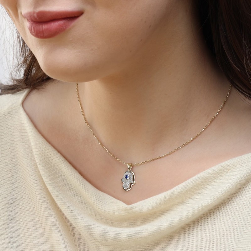 Anbinder Jewelry Pendentif Hamsa en or 14 carats avec étoile en émail bleu