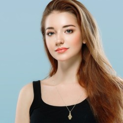 Chic 14K Yellow Gold Hamsa Pendant Necklace With Rope Filigree Design