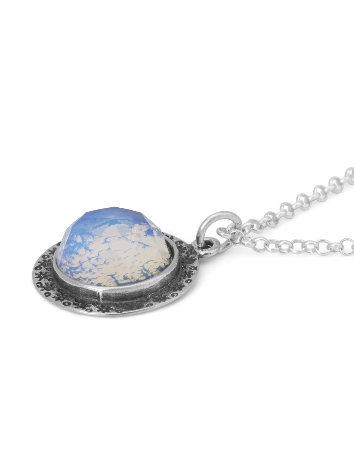 Femme de Valeur : Collier en Argent avec Grand Dôme en Pierre d'Opalite