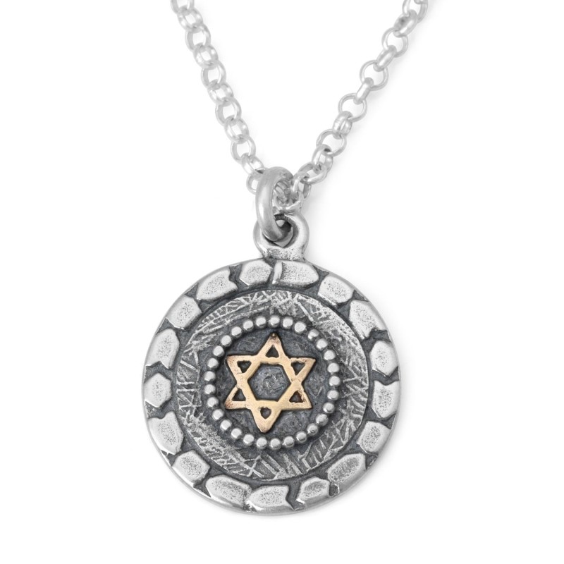 Fenêtre en pierre : collier en argent avec étoile de David en or
