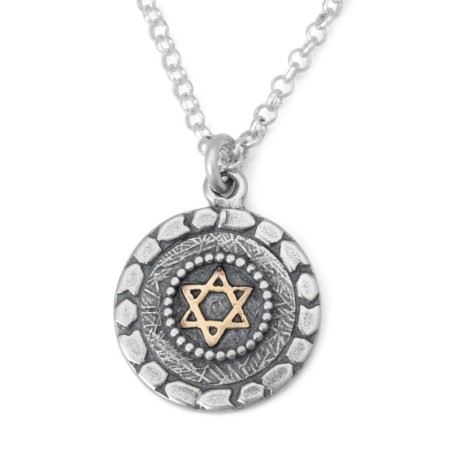 Fenêtre en pierre : collier en argent avec étoile de David en or