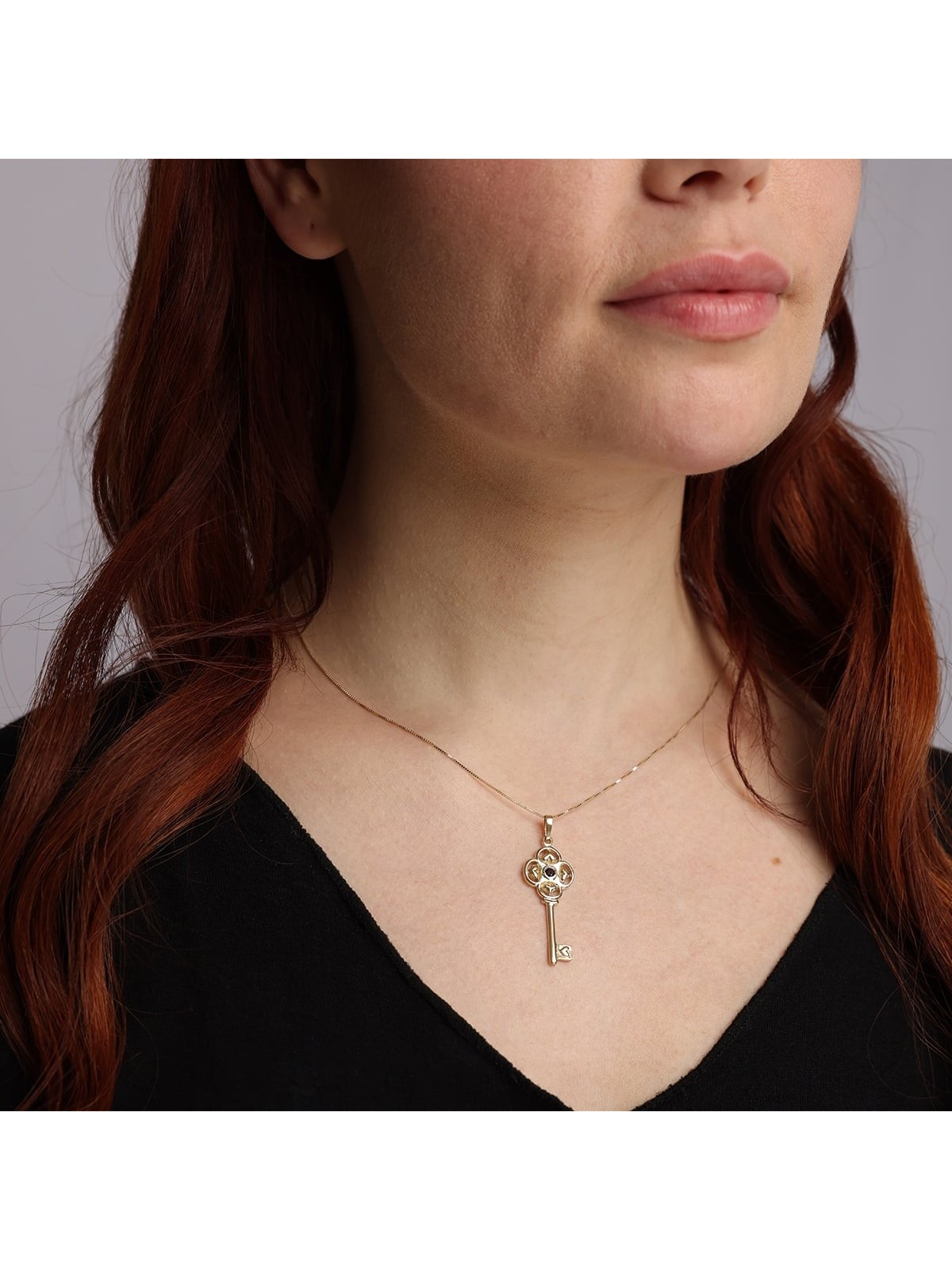 Pendentif clé en or 14 carats avec pierre grenat