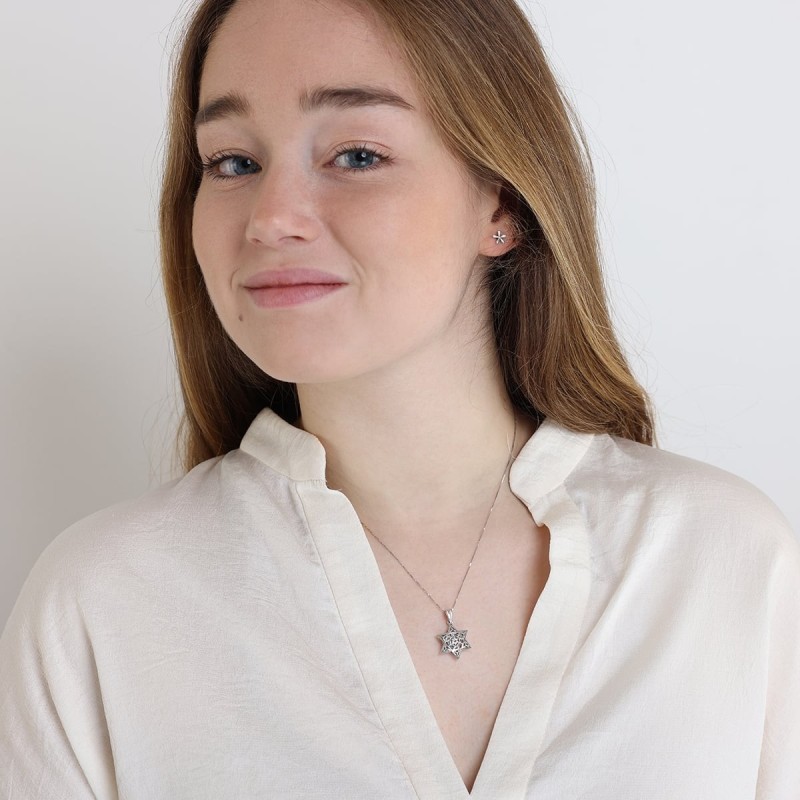 Collier avec pendentif étoile de David en forme de dôme orné en or blanc 14 carats