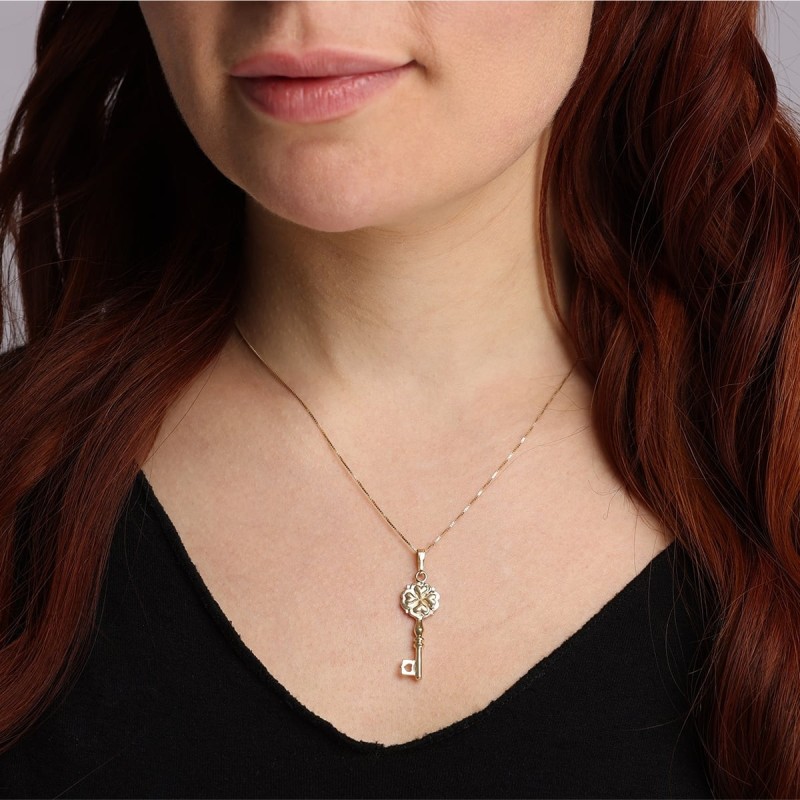 Pendentif clé en forme de cœur exclusif en or 14 carats