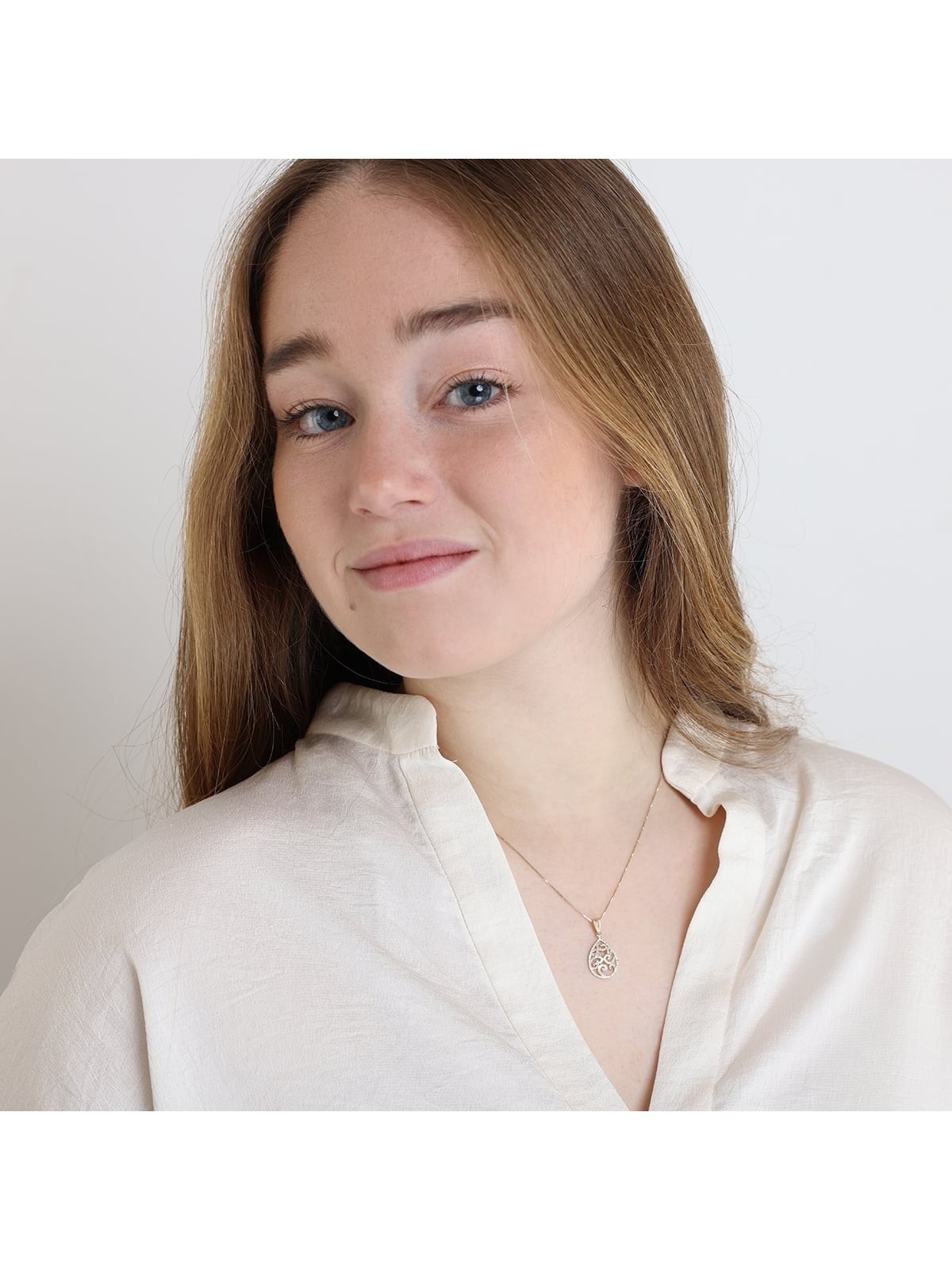 Collier pendentif en filigrane orné en or 14 carats (choix de couleurs)