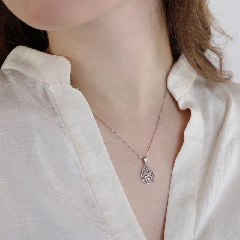 Collier pendentif en filigrane orné en or 14 carats (choix de couleurs)