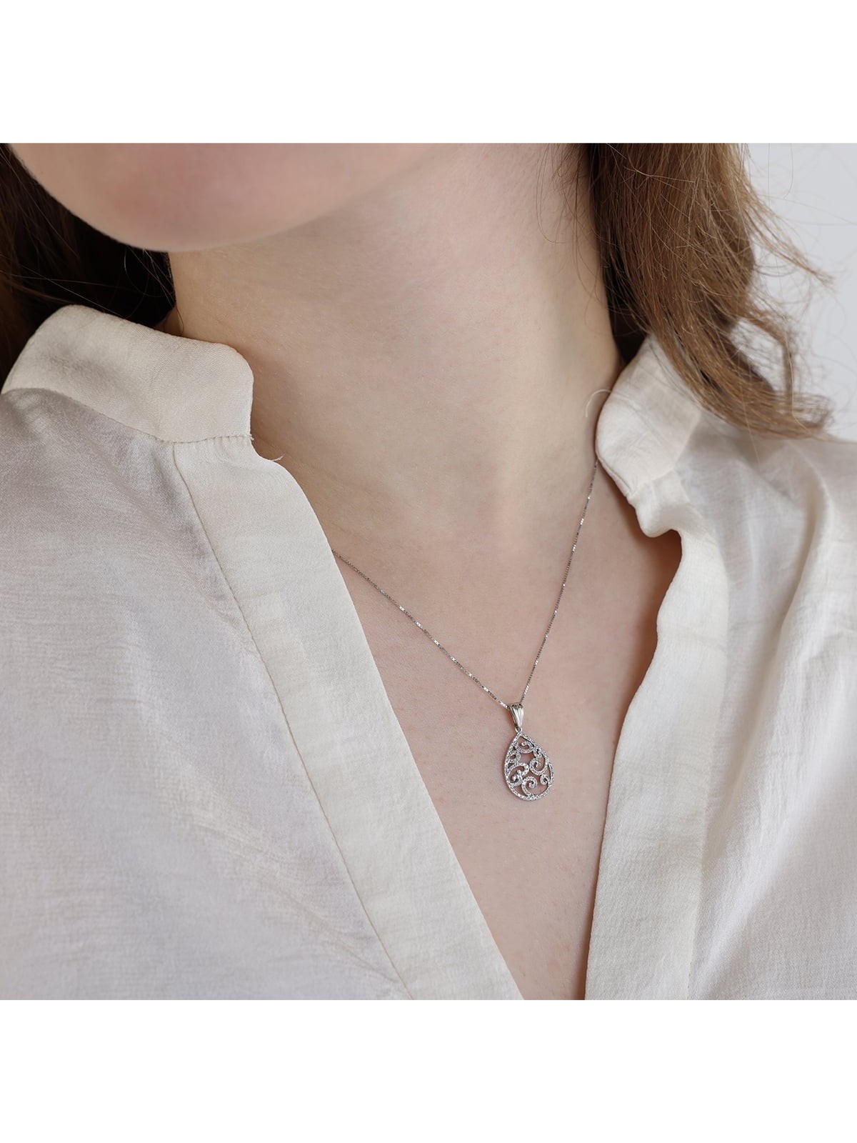 Collier pendentif en filigrane orné en or 14 carats (choix de couleurs)