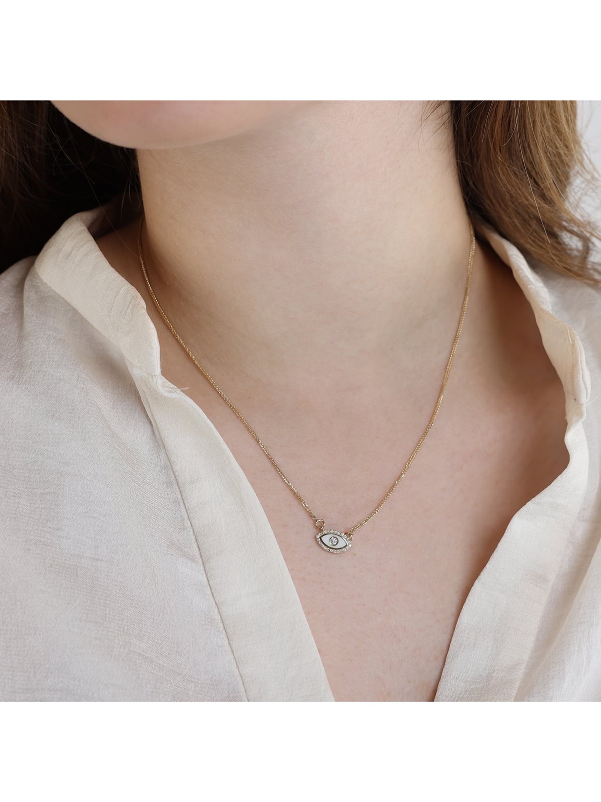 Collier pendentif mauvais œil en or jaune 14 carats rehaussé de diamants