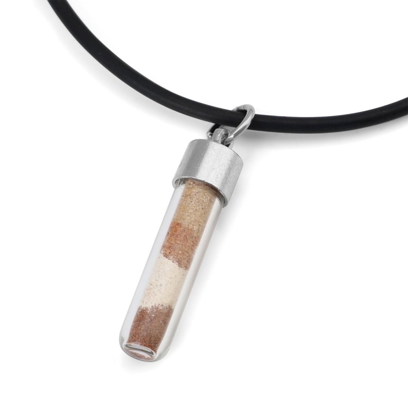 Sol en couches du pendentif en verre de la terre d’Israël