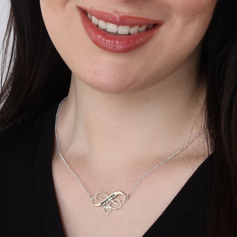 Collier coeur infini gravé en argent (hébreu/anglais)