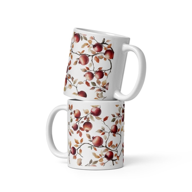 Tasse blanche brillante de grenades séduisantes
