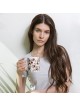 Tasse blanche brillante de grenades séduisantes