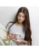 Tasse blanche brillante de grenades séduisantes
