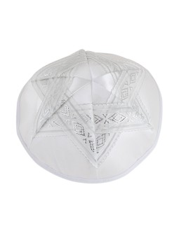 Kippa en satin blanc avec étoile de David en ruban argenté... | Kippa en satin
