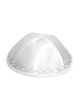 Kippa en satin blanc décorée d'une bordure argentée | Kippa en satin