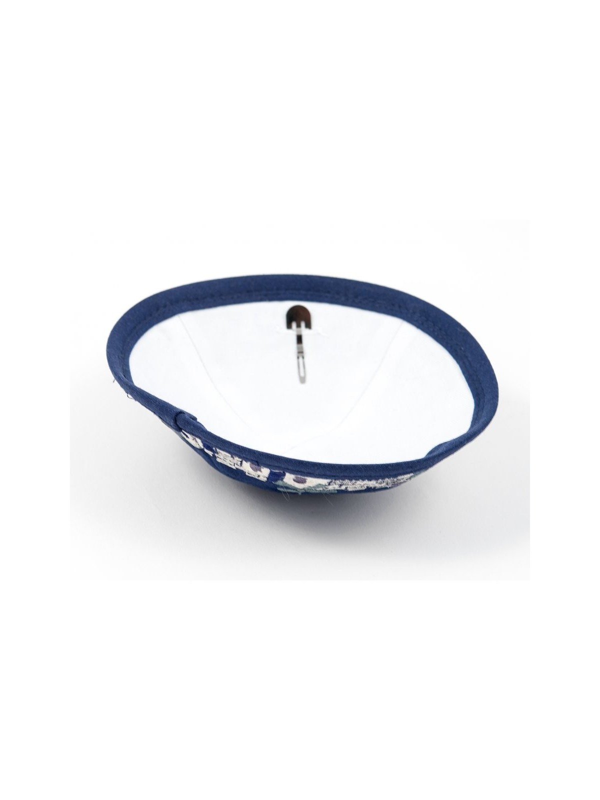 Kippa en tissu bleu avec clip attaché et broderie... | Kippa en tissu