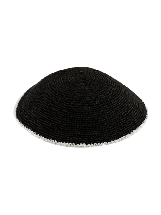 Kippa tricotée DMC noire avec fine bordure ivoire St... | Kippa tricotée