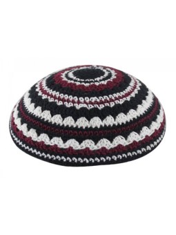Kippa tricotée à rayures noires, blanches et marron... | Kippa tricotée