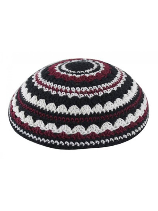 Kippa tricotée à rayures noires, blanches et marron... | Kippa tricotée