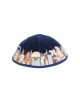 Kippa en velours bleu brodée de Jérusalem par Yair Emanuel... | Kippa en velours