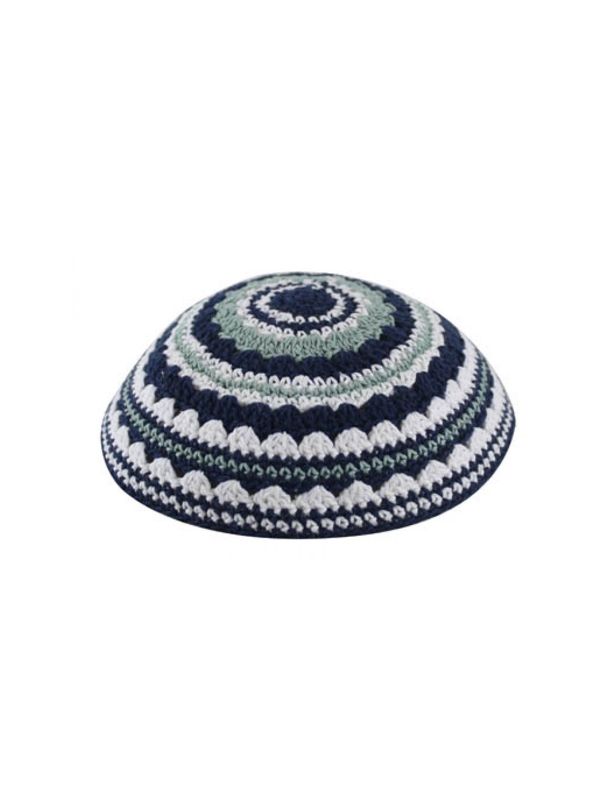Kippa tricotée avec des bandes bleues blanches et vert clair... | Kippa tricotée