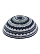 Kippa tricotée avec des bandes bleues blanches et vert clair... | Kippa tricotée